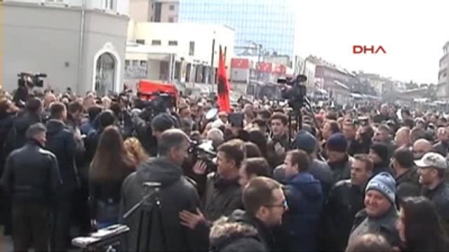 Uçk Savaş Gazileri Kosova Başbakanlık Binası Önünde Protesto Düzenlendi