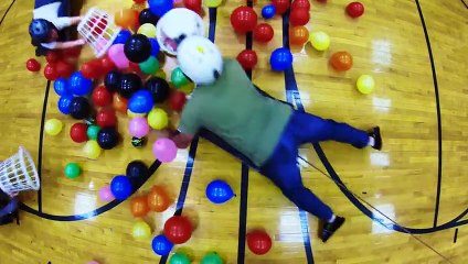 Ils ont organisé un jeu vraiment génail avec des ballons ! Découvrez le !