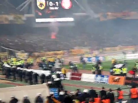 Η είσοδος των οπαδών της ΑΕΚ στο ΟΑΚΑ