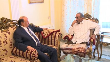 هادي يلتقي وزير دفاعه بعدن