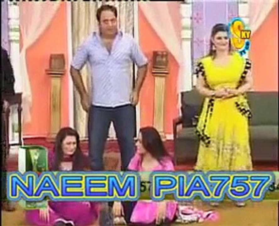 Hot sexy Nargis mujra jokes Punjabi Stage Drama
