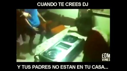 Cuando te crees DJ y tus padres no estan en casa