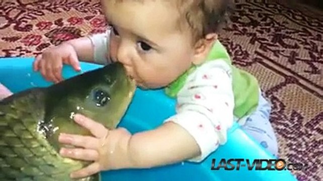 Ce que fait ce Bébé est Dégueulasse ! Regardez ce qu'il Fait