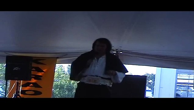 Bryan Clark sings Can't Help Falling In Love at Elvis Week 2006 (video)