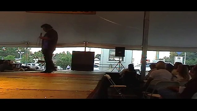 Danny Dale sings Bridge Over Troubled Water at Elvis Week 2006 (video)