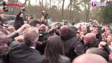 Exclu Vidéo : Selena Gomez : départ mouvementé après le défilé Louis Vuitton !