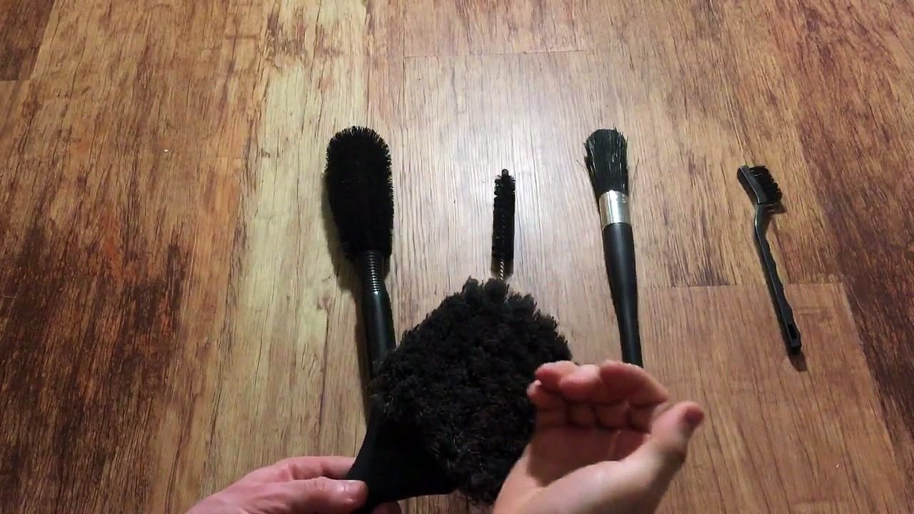 Brushes ASMR (whispers, brushing, tapping, binaural!)