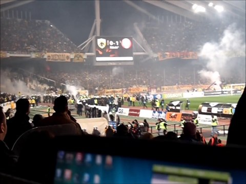 ΑΕΚ-ΟΛΥΜΠΙΑΚΟΣ | Πανηγυρισμοί παικτών ΟΣΦΠ και εισβολή οπαδών