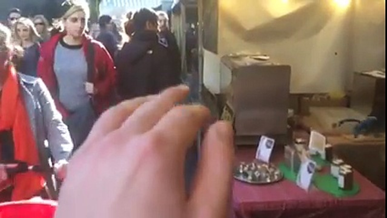 Toucher le crânes des chauves trop mignons