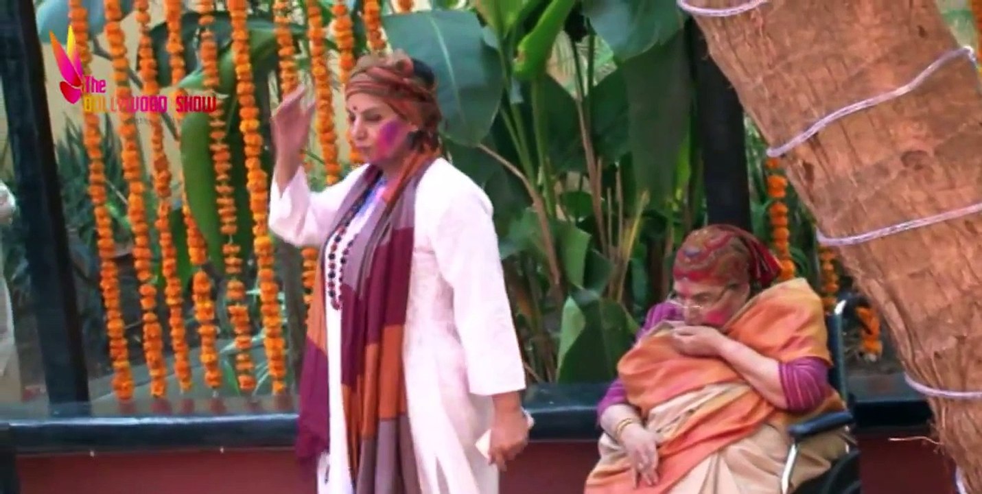 Farhan Akhtar, Shabana Azmi, Javed Akhtar celebrate Holi with Aplomb