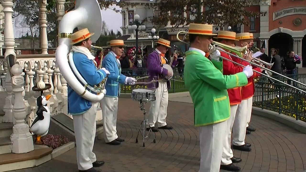 Jolly Holiday Band puttin' on the ritz