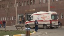 Diyarbakır Hastanede Eşine Şiddet Uygulayan Kocaya Engel Olmak İsteyen Doktor Bıçaklandı