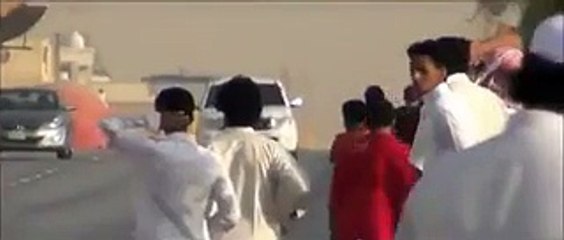 شوخیاں مارتے آخر یہ کچھ تو ھوسکتا ھے ویڈیو دیکھیں