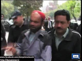 Dunya News - Knife-wielding man arrested in Lahore High Court