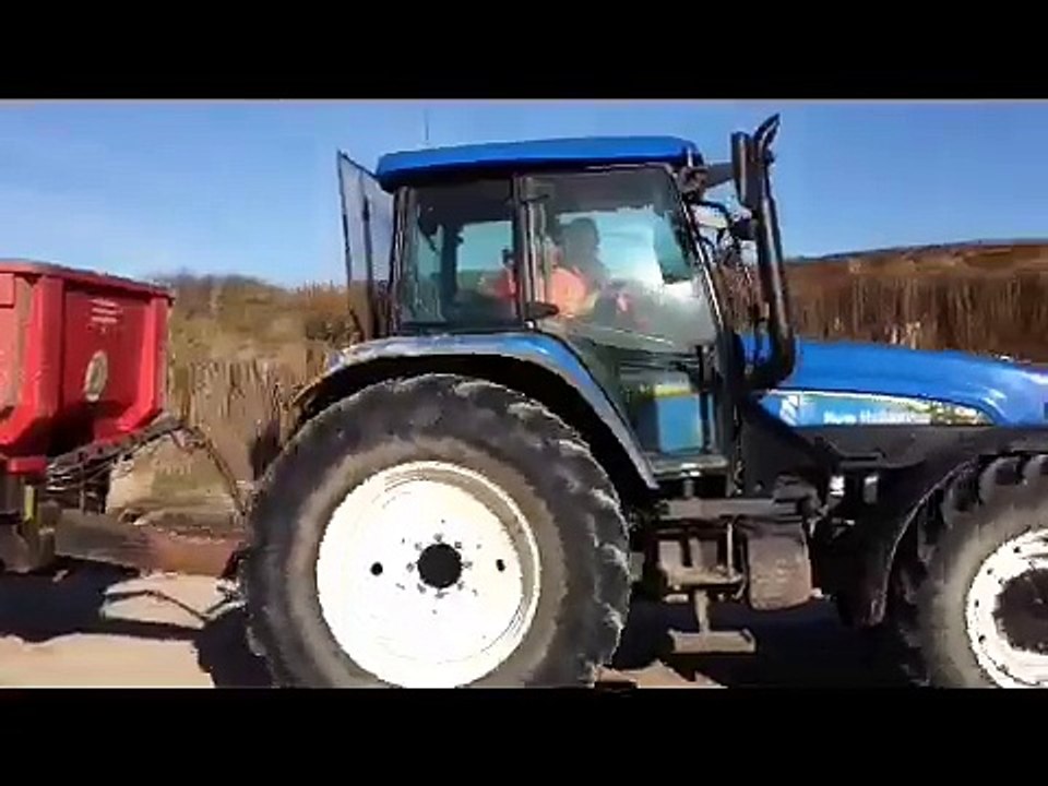 Les tracteurs à l'oeuvre au Bois de sapins à Groffliers
