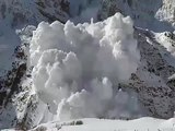 Avalanche intense pris à la caméra / Intense avalanche caught on camera