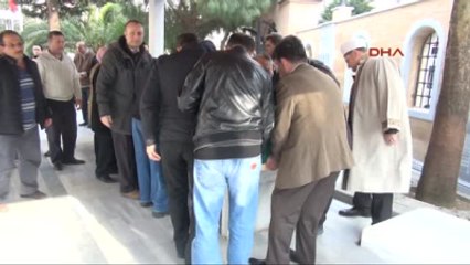 Kendisini Hastaneye Yetiştirmeye Çalışırken Öldürülen Babasını Gözyaşlarıyla Uğurladı