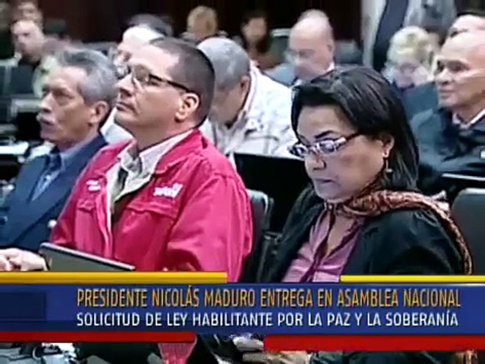 (Vídeo) Palabras Pdte.Maduro al entregar Ley Habilitante Antiimperialista en AN 10.03.2015 (2/3)
