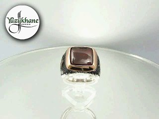 Kırmızı Akik Taşlı, Kenarları İşlemeli Gümüş Yüzük