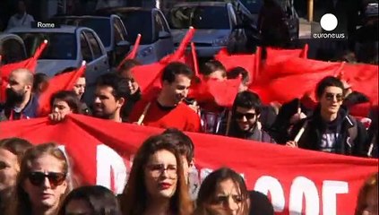 Les jeunes Italiens manifestent contre "La bonne école"