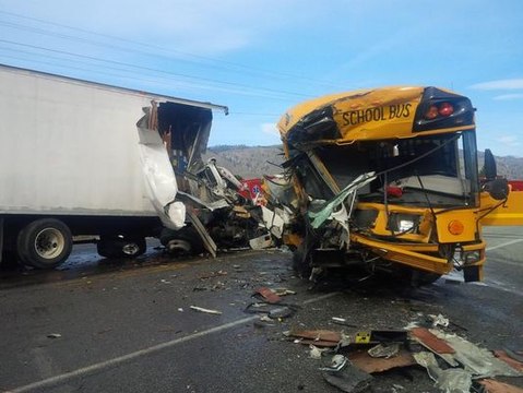 Compilation d'accident de camion et de bus n°12 / Accident Compilation truck and bus #12