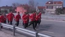 Gelibolu Yarımadası'ndan Alınan Toprak, Su ve Türk Bayrağı, Bandırmalı Atletlere Teslim Edildi