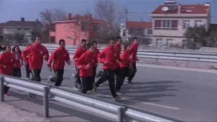 Gelibolu Yarımadası'ndan Alınan Toprak, Su ve Türk Bayrağı, Bandırmalı Atletlere Teslim Edildi