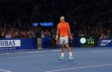 Federer gets lobbed by a kid