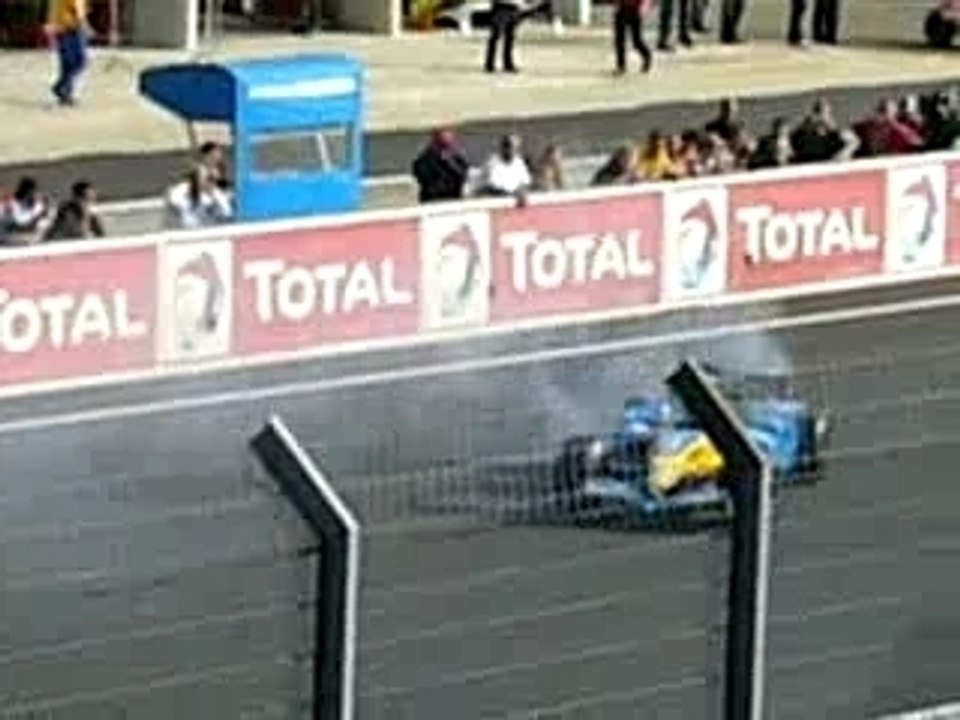 Renault F1 r25 - donuts