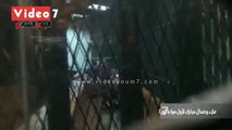بالفيديو.. علاء وجمال مبارك لأول مرة بالزى المدنى أمام المحكمة فى قضية التلاعب بالبورصة - YouTube