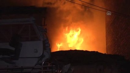 00 Yıllık Tarihi Ev Yandı