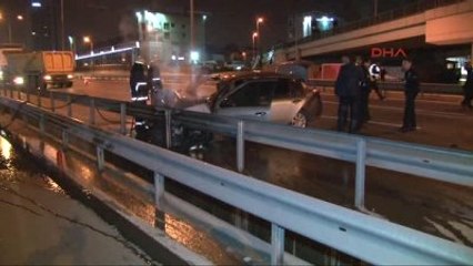 Sanayi Kazanı Yüklü Tır Köprüye Sıkıştı