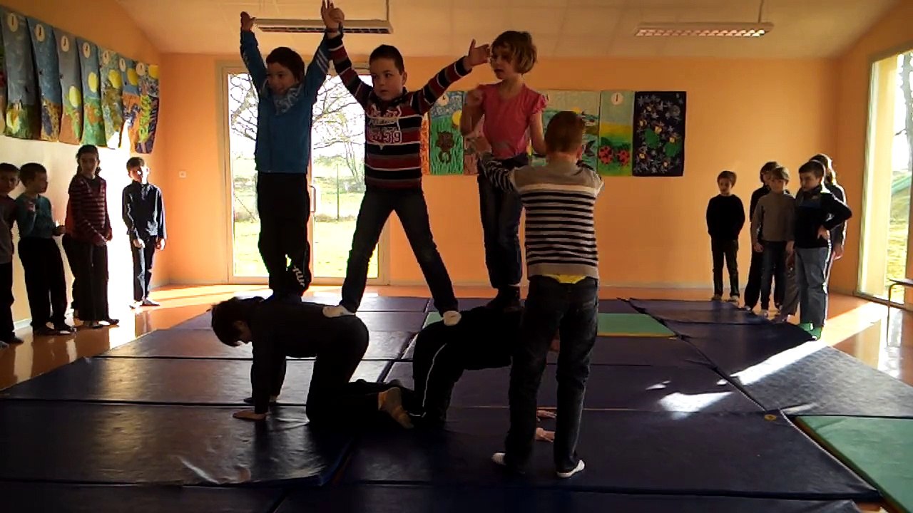 acrogym vidéo CE2 CM1 Brieulles sur Bar
