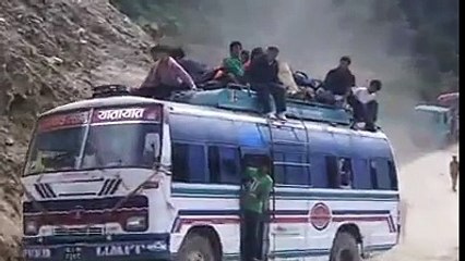 जोखिमपू्र्ण यात्रा भिडियो शेयर गर्नुहोला