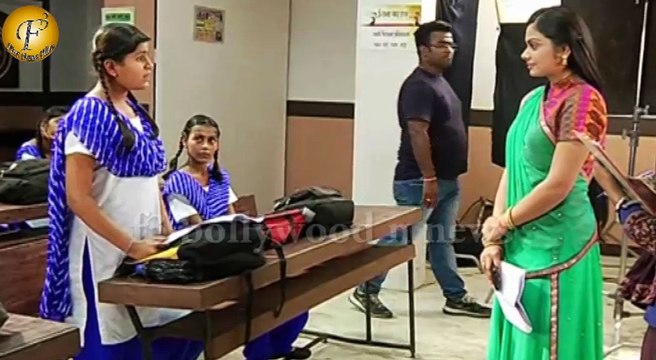 Anandi visits school girls in serial 'Balika Vadhu'