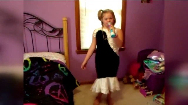 So Cute story : Basketball players defend cheerleader targeted by bully