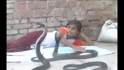 10 Years Old Girl - Queen of SNAKES