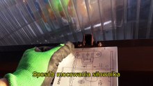 Świetliki dachowe, montaż siłownika elektrycznego do okien dachowych. ESKADE-SYSTEM A6
