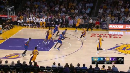 Ryan Kelly envoie son sky hook au-dessus de la planche