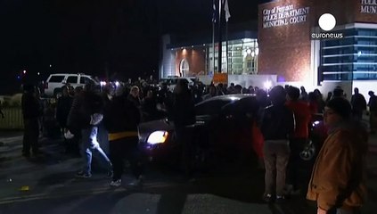 Ferguson vuelve a la calle mientras la policía investiga el tiroteo del miércoles