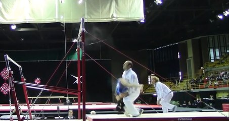 Barres parallèles: Sara Berardinelli sauvée par son coach grâce à un superbe réflexe