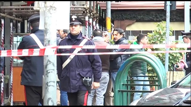 Marano (NA) - Agguato in pieno giorno, uomo ucciso tra la folla -2- (12.03.15)