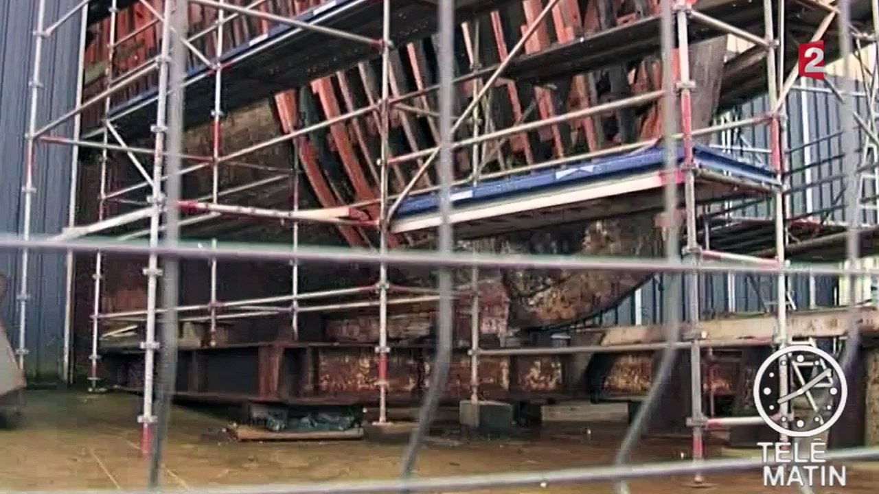 La Calypso, le bateau du commandant Cousteau à la dérive