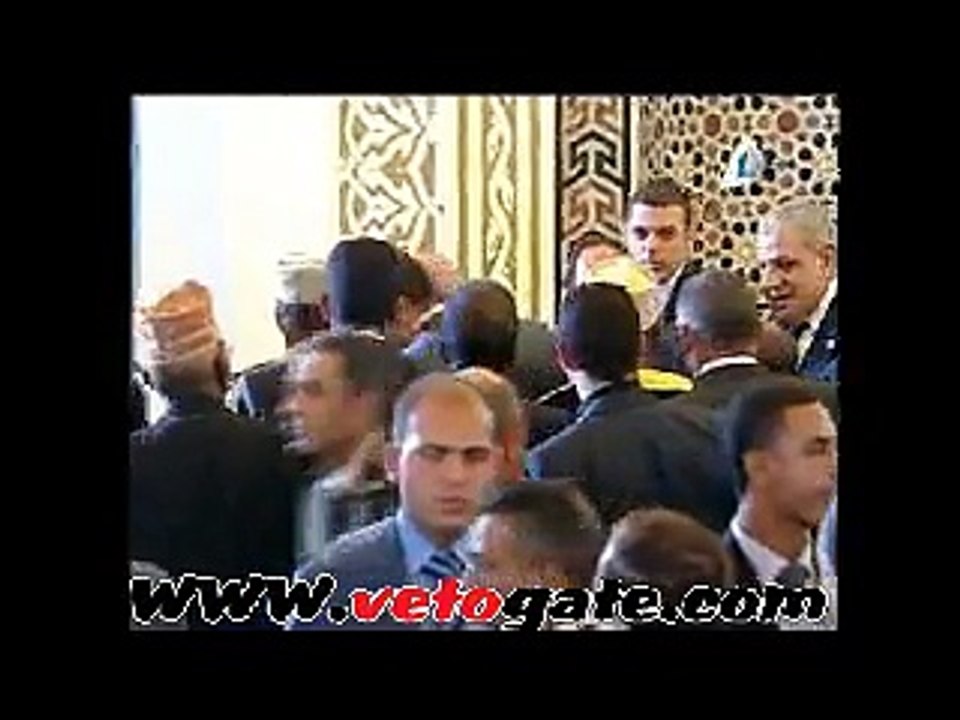 السيسى يغادر مسجد السلام وسط تلويحات "المواطنين"