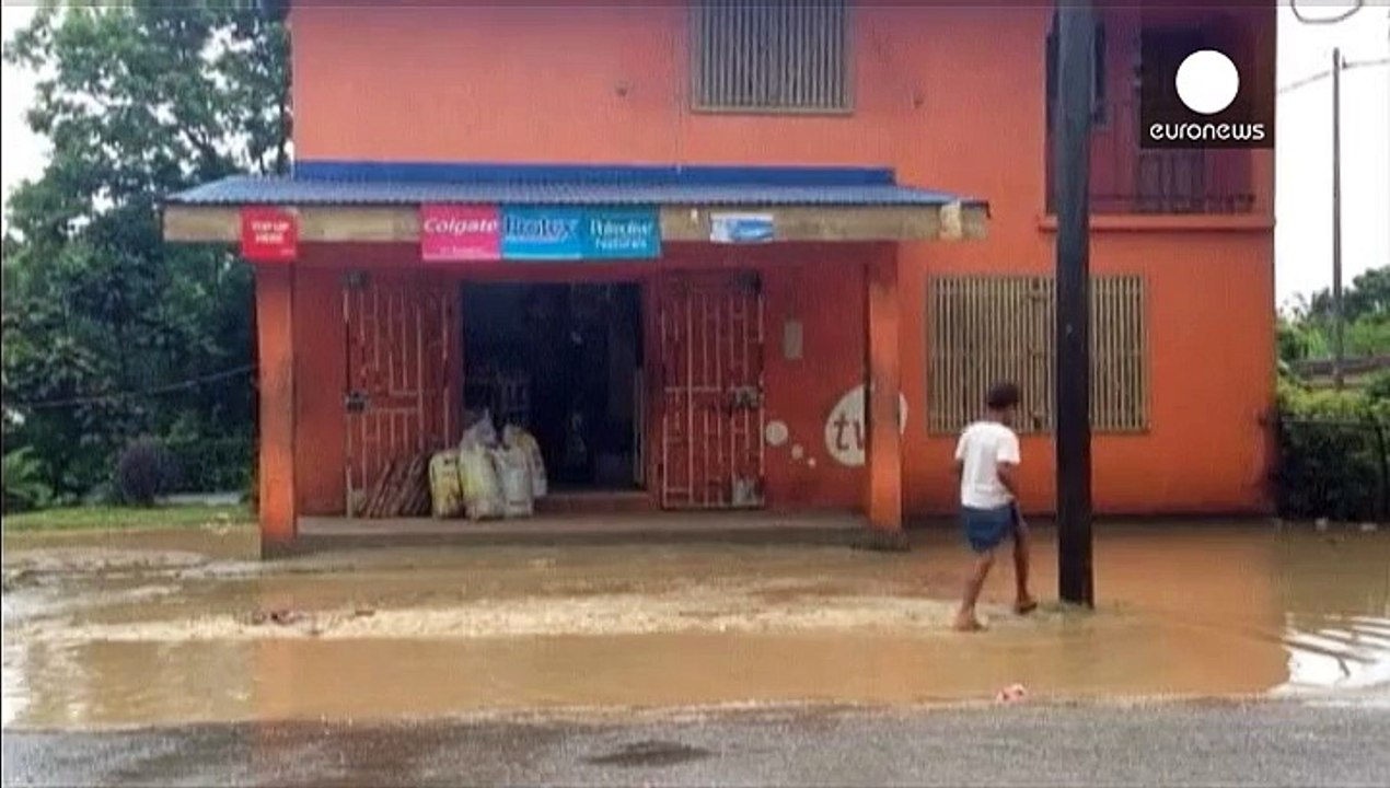 South Pacific's Vanuatu braces itself for Cyclone Pam