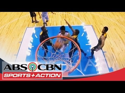 UAAP 77: Kiefer Ravena drives against 3 FEU Tamaraws