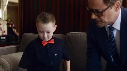 Iron Man offre une main bionique à un garçon handicapé