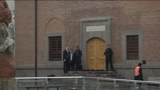 Davutoğlu, Cuma Namazını Hacı Bayram-ı Veli Camii'nde Kıldı