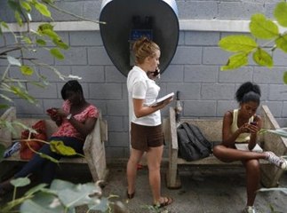 Küba'da İlk Kez İnternet Kafe Açıldı, Gençler Akın Etti