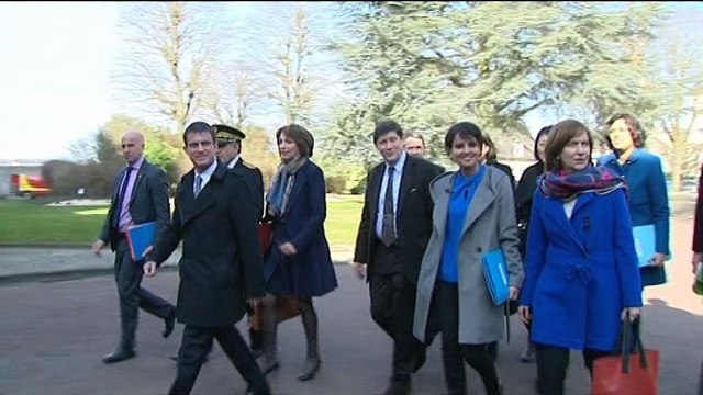 Maison de services publics, zones blanches: les mesures de Valls pour la ruralité